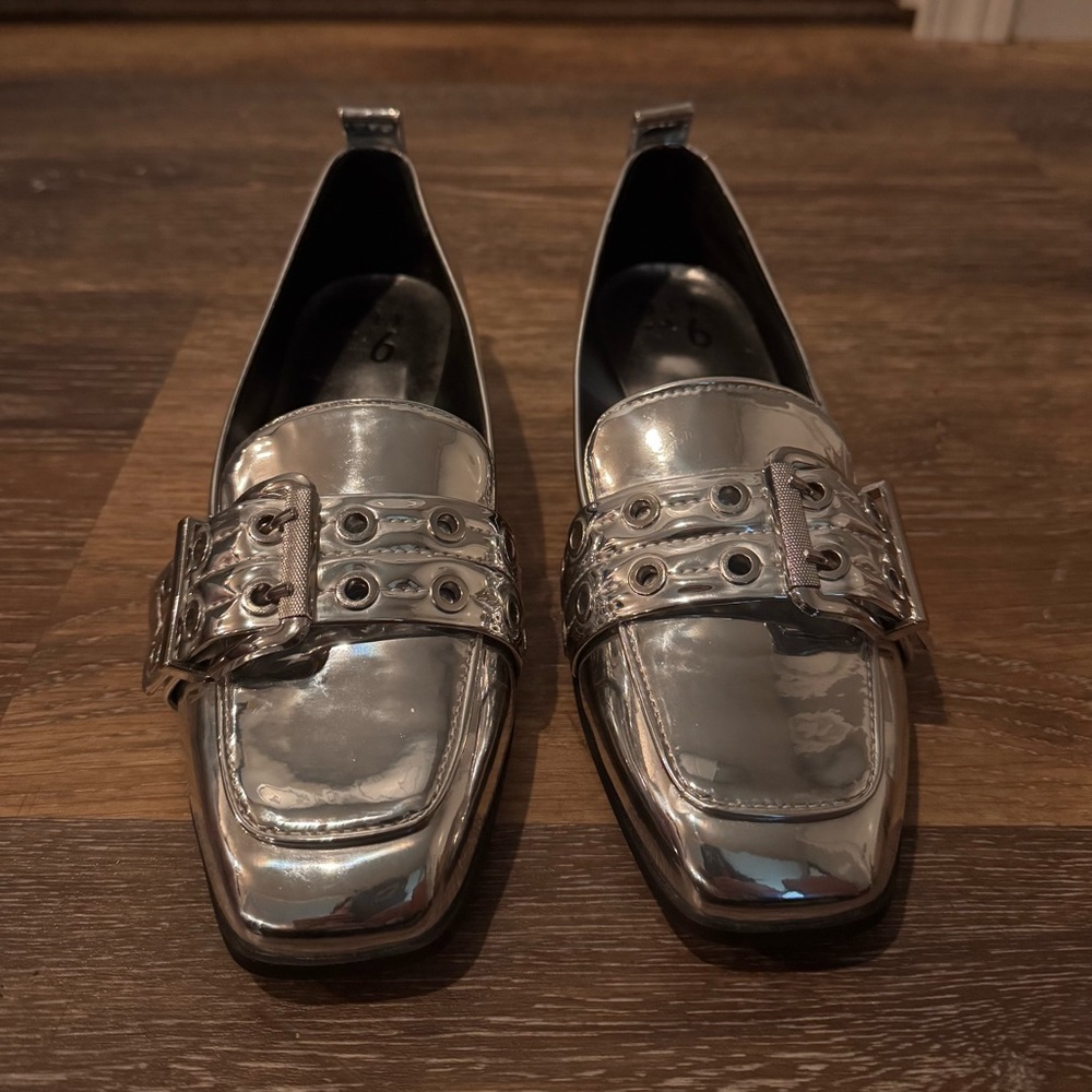 Mix no. 6 Women's Silver Loafers Sz 7.5 eyelet buckle square toe